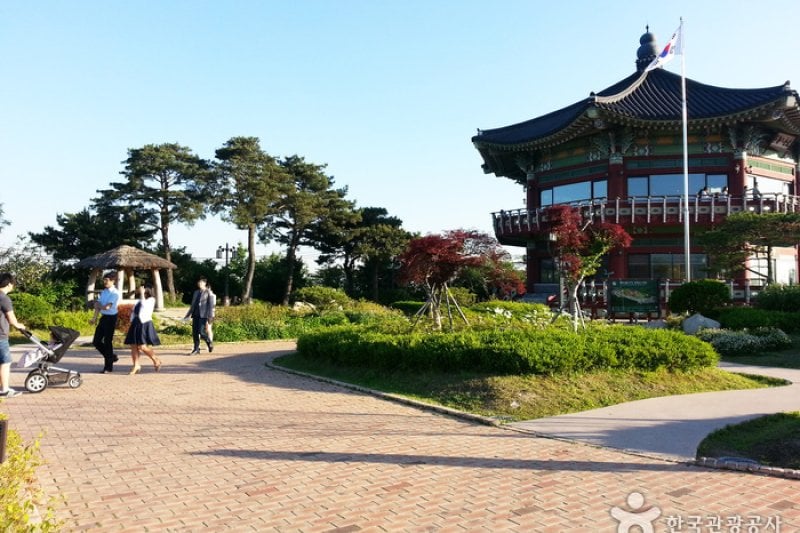 Bugak Skyway Palgakjeong Pavilion (북악스카이 팔각정) (5/13)