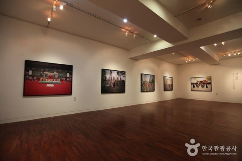 Bukchon Art Museum  (1/4)
