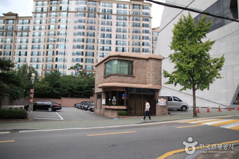 Ham Ji-Park  (3/4)