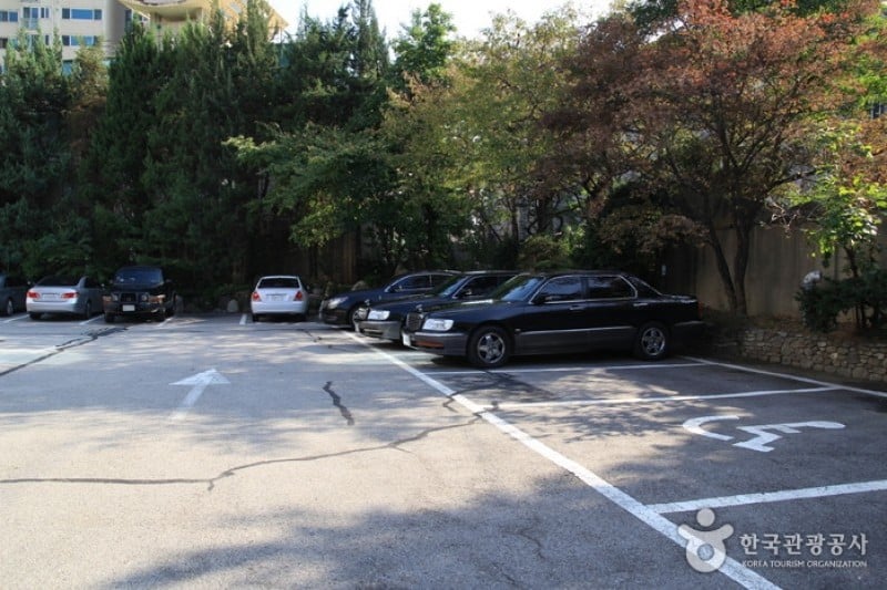 Donghwa Kim's Hotel  (2/4)