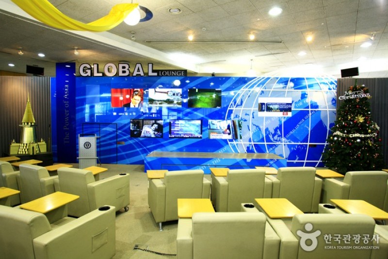 Yonsei University’s Global Lounge (3/5)