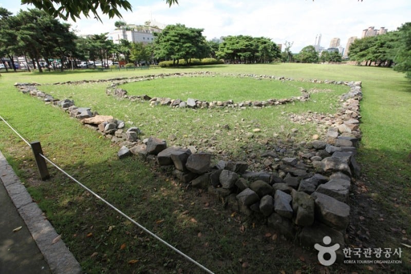 Seoul Seokchon-dong Ancient Tombs  (3/18)