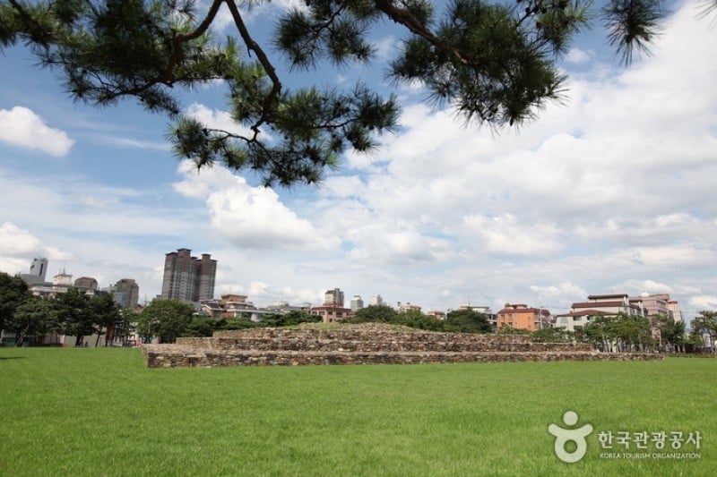Seoul Seokchon-dong Ancient Tombs  (5/18)