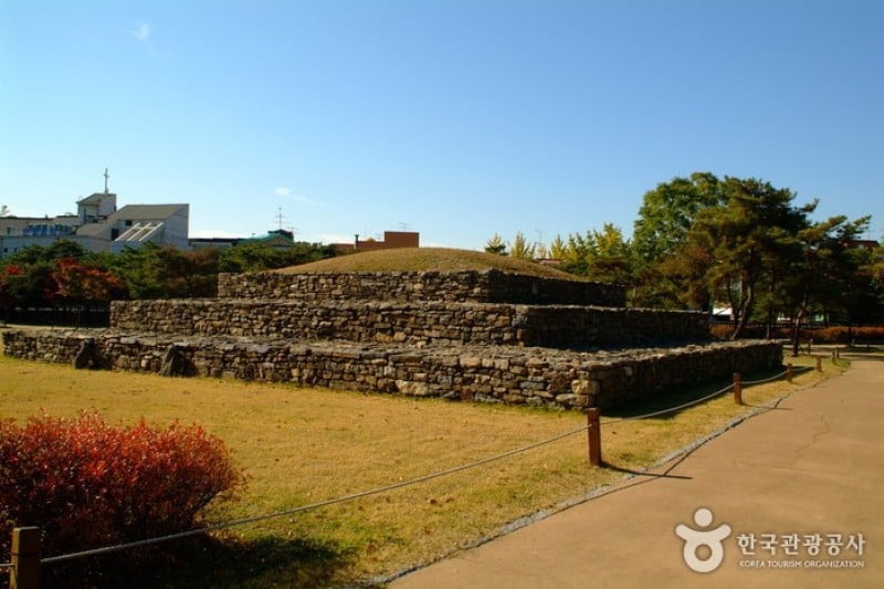 Seoul Seokchon-dong Ancient Tombs  (10/18)