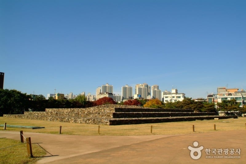 Seoul Seokchon-dong Ancient Tombs  (11/18)