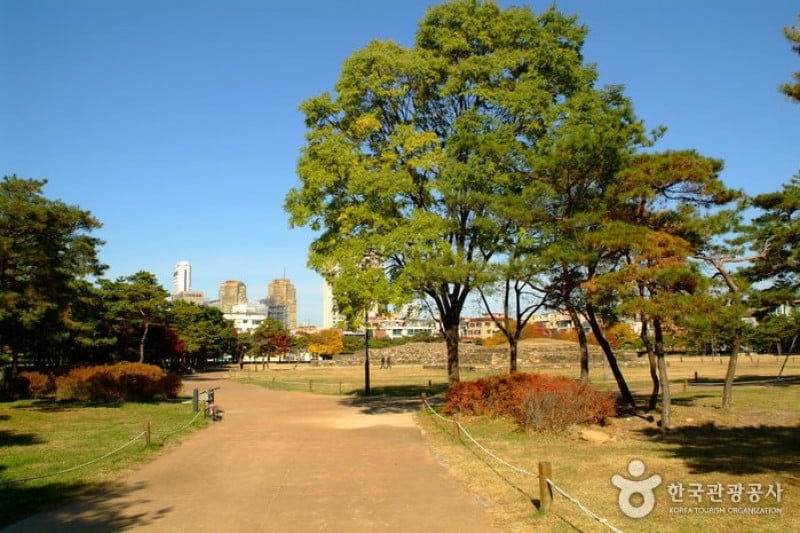 Seoul Seokchon-dong Ancient Tombs  (12/18)