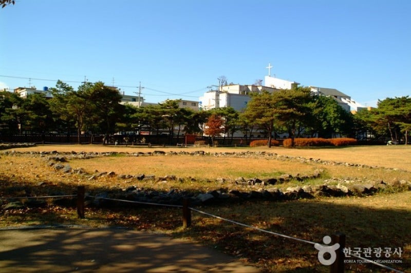 Seoul Seokchon-dong Ancient Tombs  (13/18)