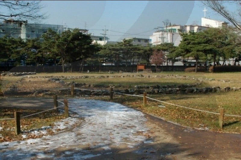 Seoul Seokchon-dong Ancient Tombs  (16/18)