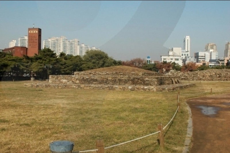 Seoul Seokchon-dong Ancient Tombs  (17/18)