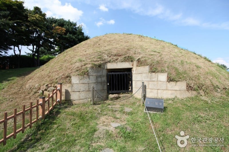 Seoul Bangidong Ancient Tombs  (4/15)