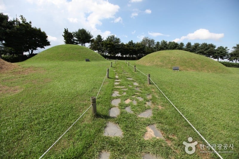 Seoul Bangidong Ancient Tombs  (5/15)