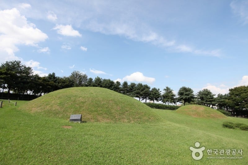 Seoul Bangidong Ancient Tombs  (7/15)