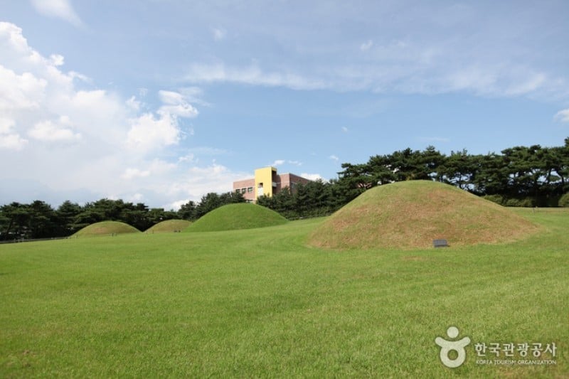 Seoul Bangidong Ancient Tombs  (8/15)