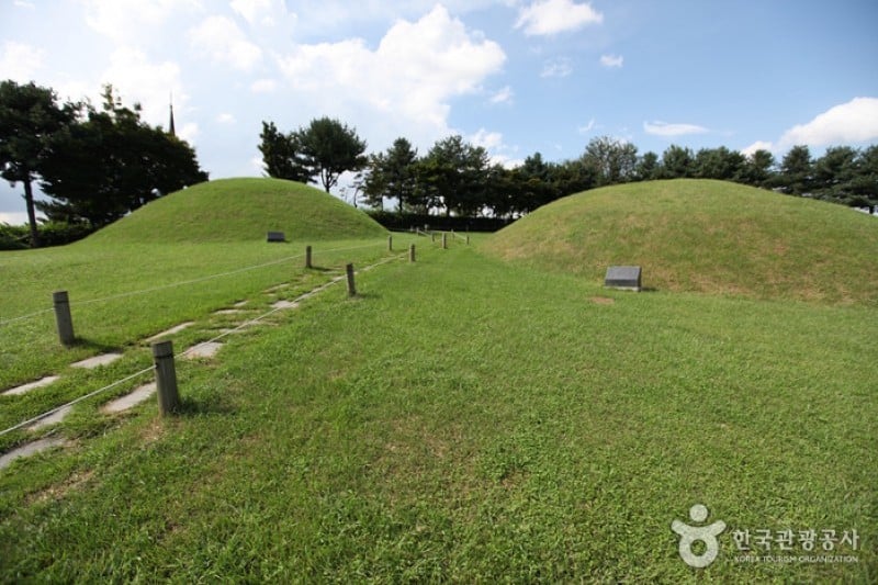 Seoul Bangidong Ancient Tombs  (9/15)