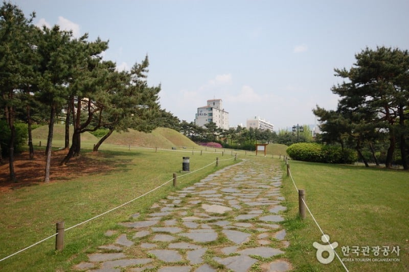 Seoul Bangidong Ancient Tombs  (12/15)