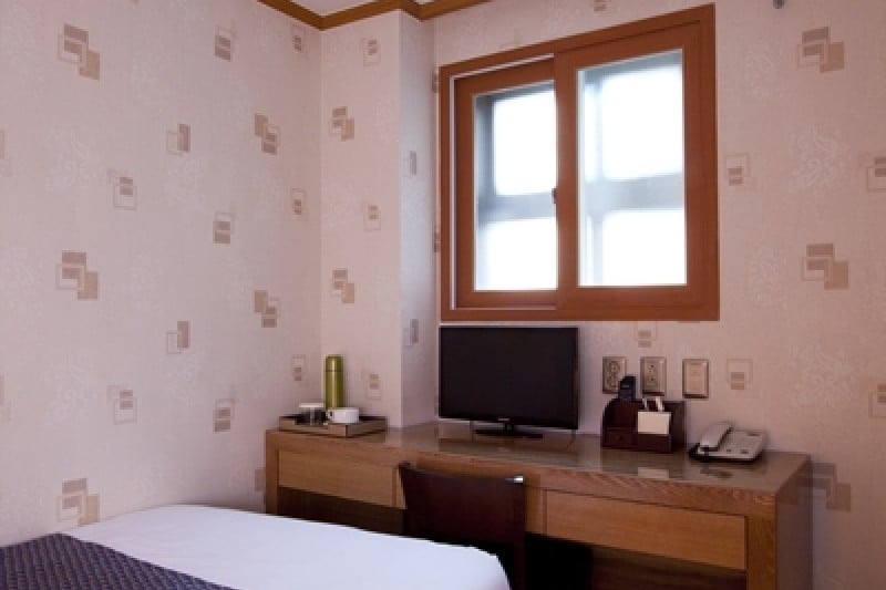 Daewoo Inn Hotel  (7/11)