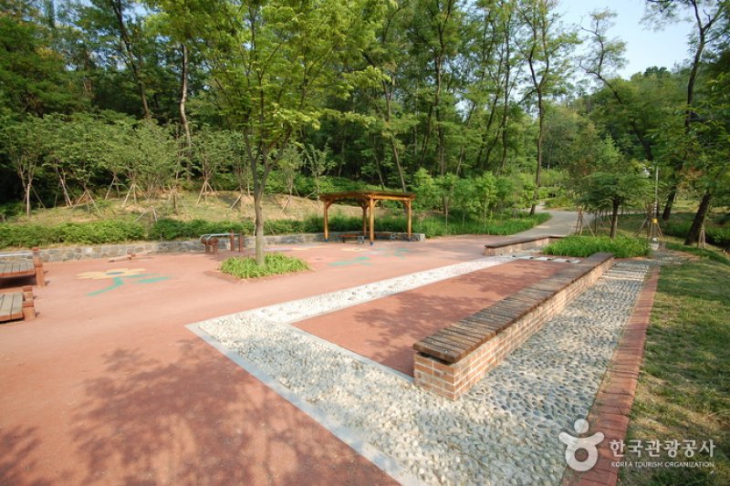 Gwanaksan Mountain Ecological Park (관악산 생태공원) (3/6)