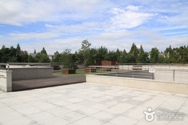 Simsan Cultural Center