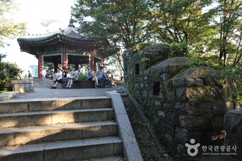 Namsan Octagonal Pavilion  (2/4)