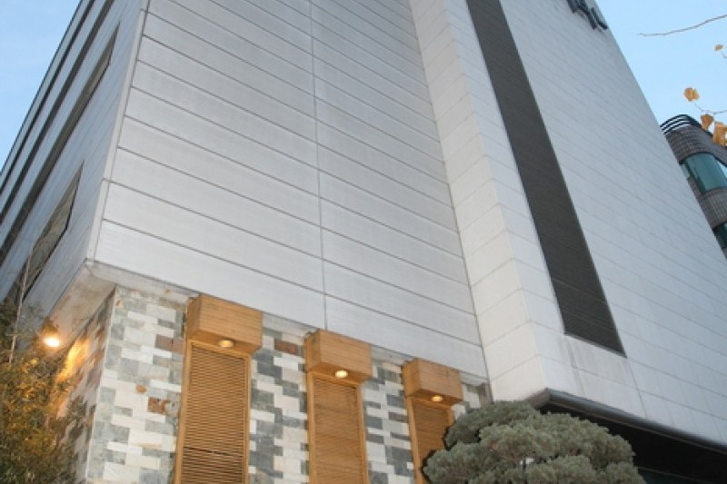 Friend Hotel  (1/17)