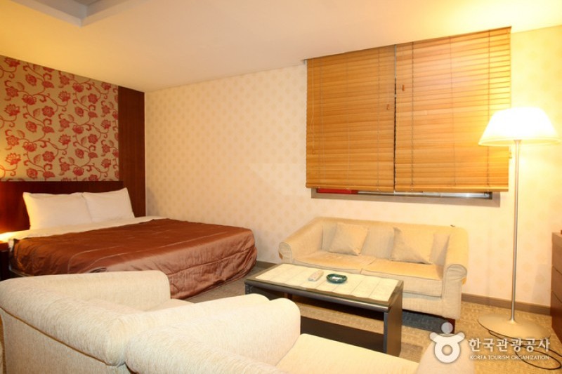 Friend Hotel  (17/17)