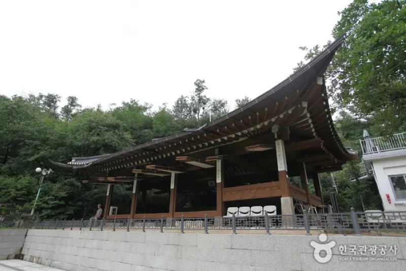 Hwanghakjeong Pavilion  (1/6)