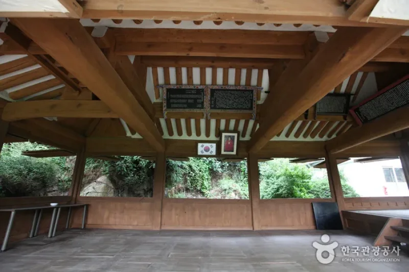 Hwanghakjeong Pavilion  (2/6)