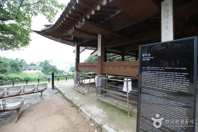 Hwanghakjeong Pavilion  (5/6)