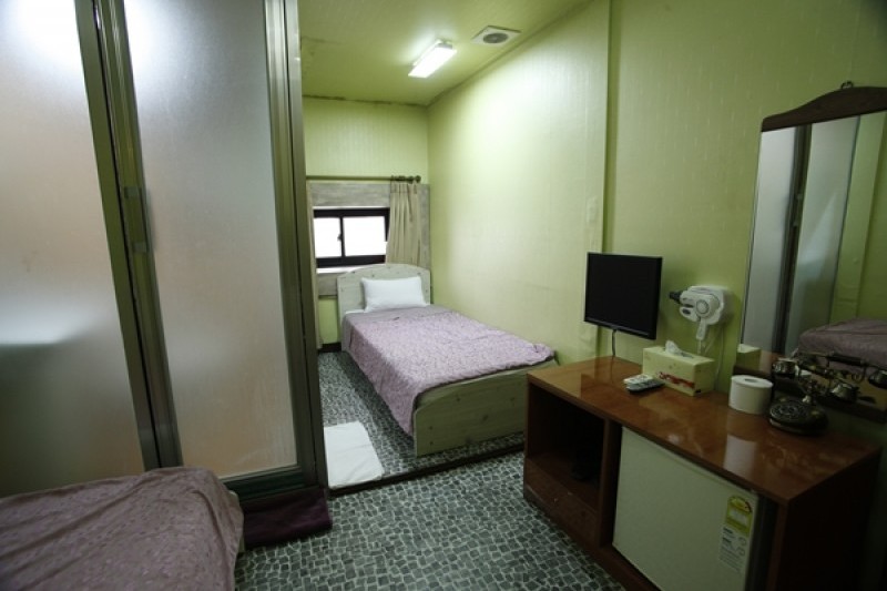 Hotel BonBon - Goodstay  (6/17)