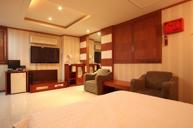 Merdien Hotel - Goodstay  (9/17)