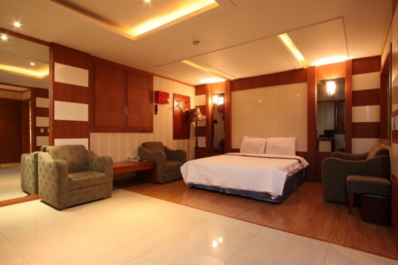 Merdien Hotel - Goodstay  (10/17)