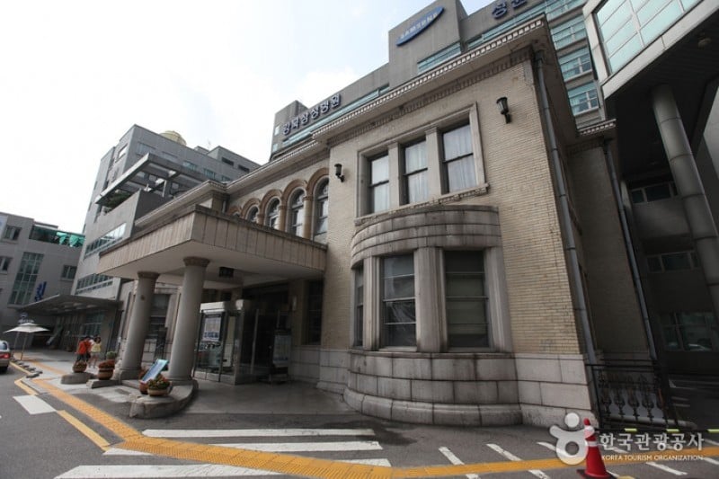 Seoul Gyeonggyojang House (1/17)