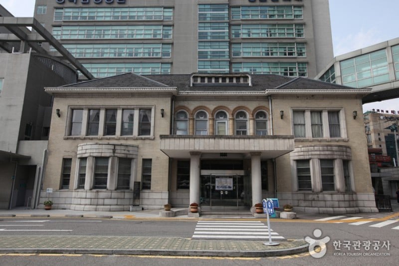 Seoul Gyeonggyojang House (3/17)