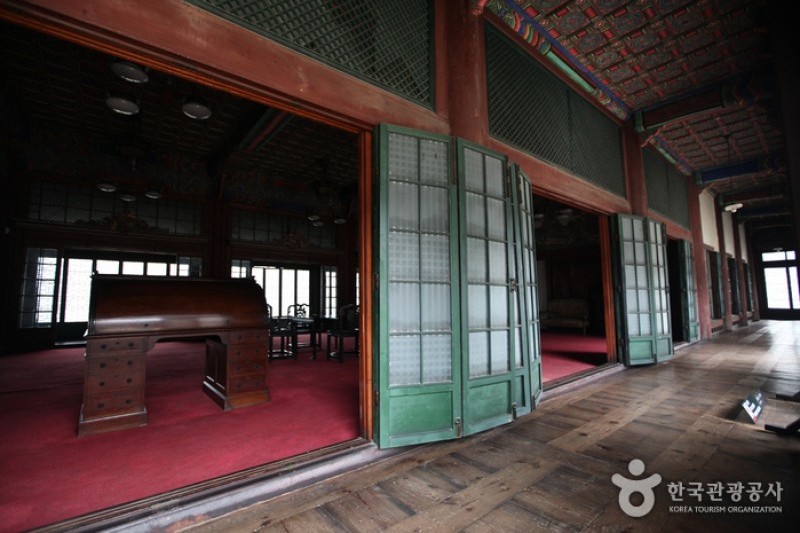 Huijeongdang Hall (희정당)