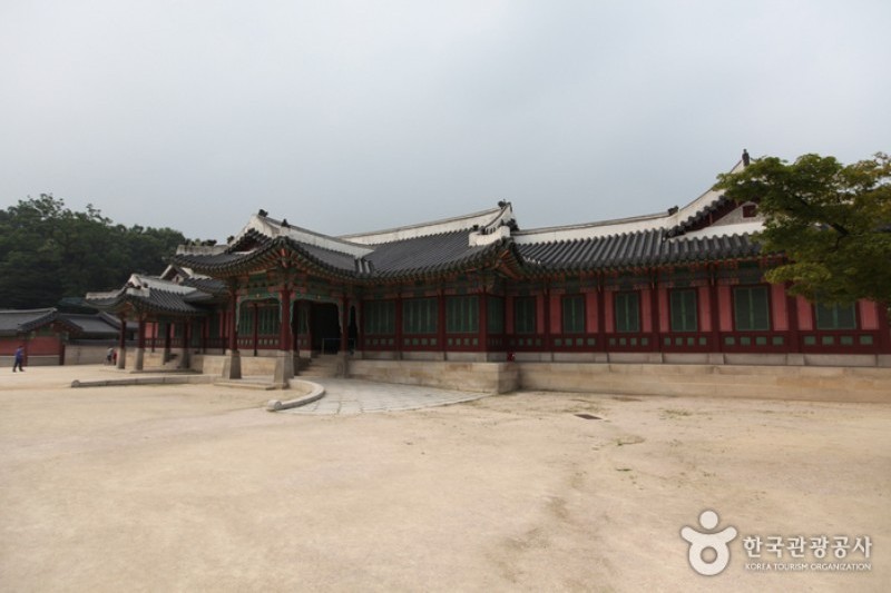 Huijeongdang Hall (희정당)