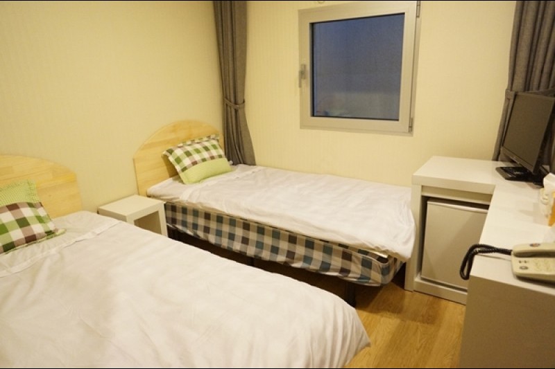 Click Hotel - Goodstay  (2/16)