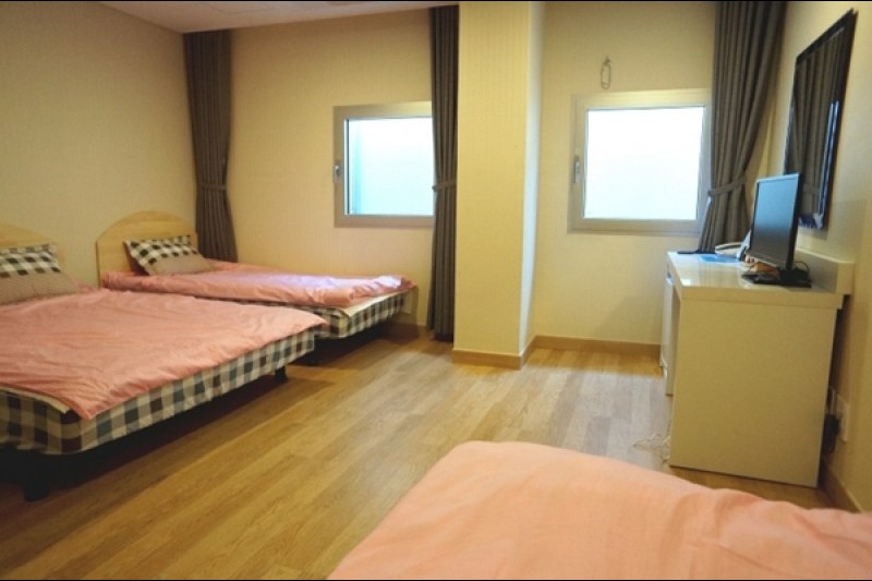 Click Hotel - Goodstay  (10/16)