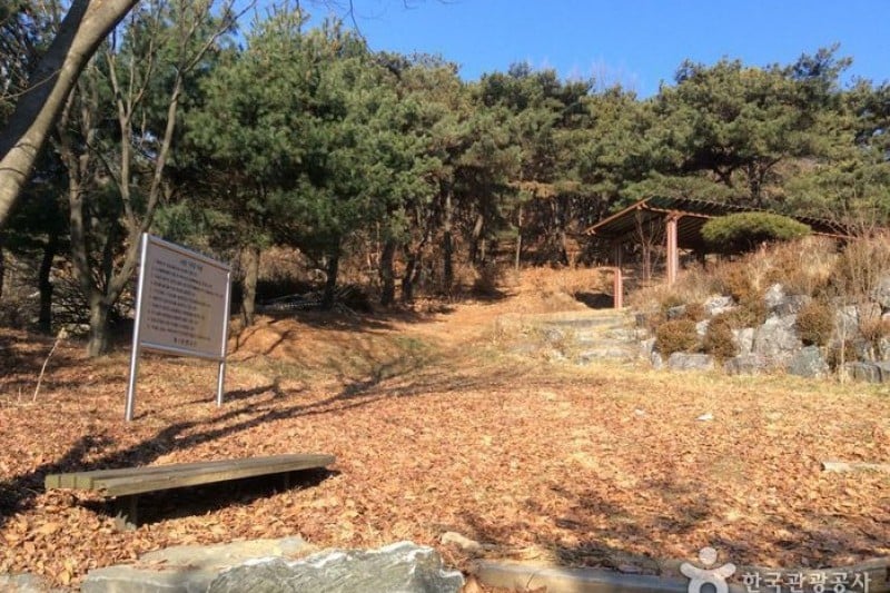Memorial to the Loyal Dead  (3/4)