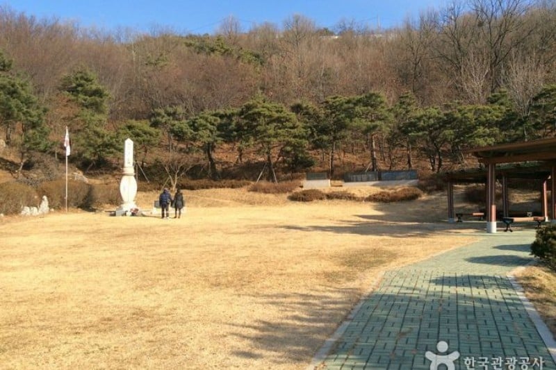 Memorial to the Loyal Dead  (4/4)