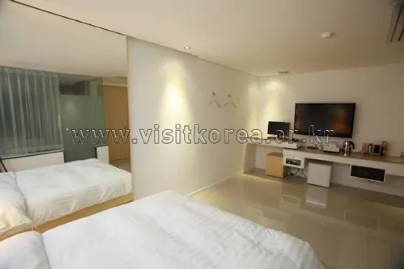Jun Hei Bin Hotel - Goodstay  (3/15)