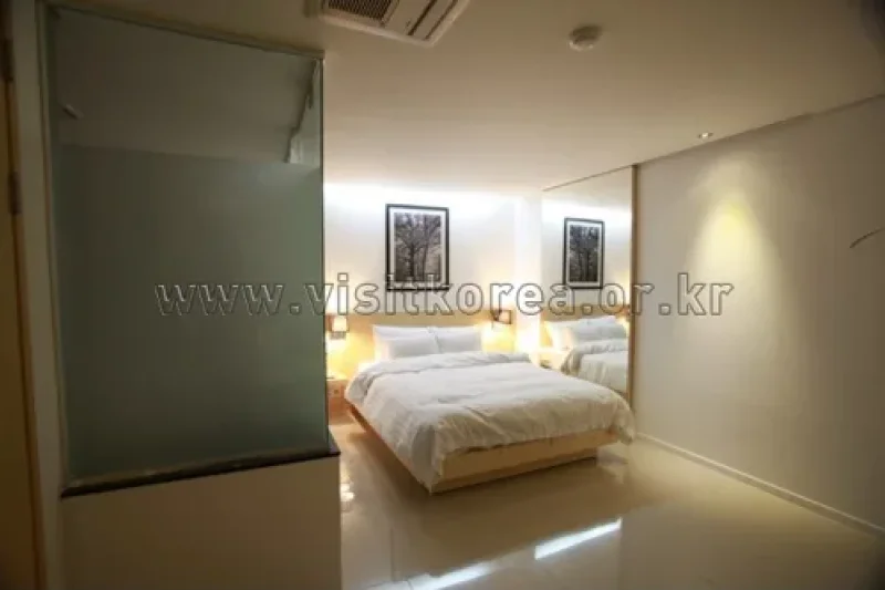 Jun Hei Bin Hotel - Goodstay  (5/15)