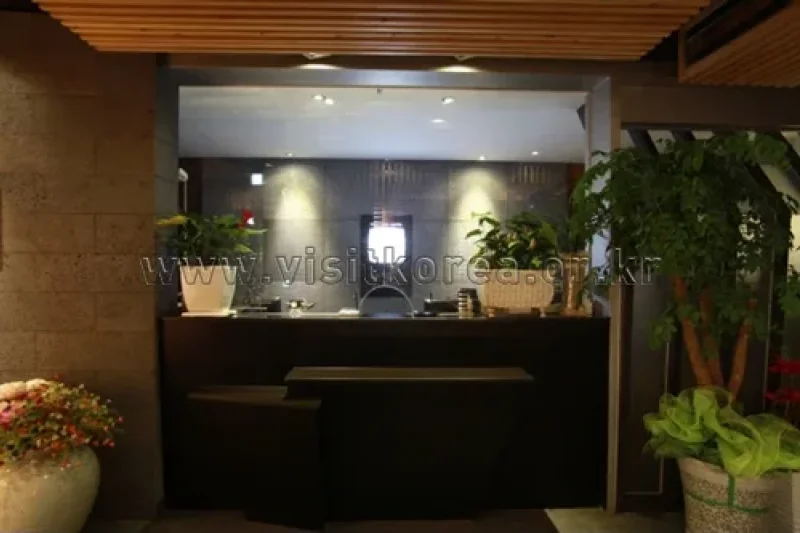 Jun Hei Bin Hotel - Goodstay  (7/15)