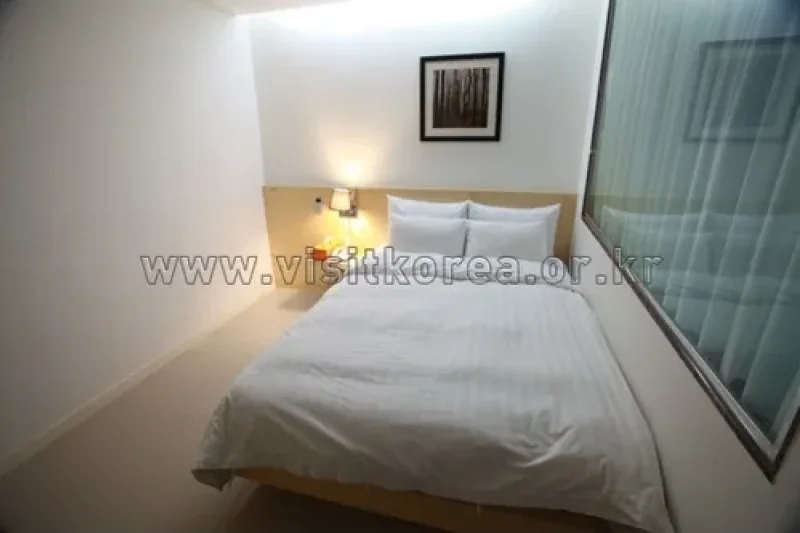 Jun Hei Bin Hotel - Goodstay  (8/15)