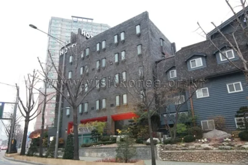 Jun Hei Bin Hotel - Goodstay  (14/15)