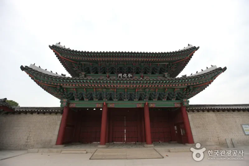 Changgyeonggung Palace Honghwamun Gate  (5/12)