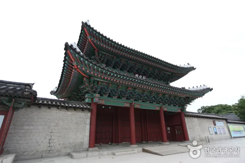 Changgyeonggung Palace Honghwamun Gate  (6/12)