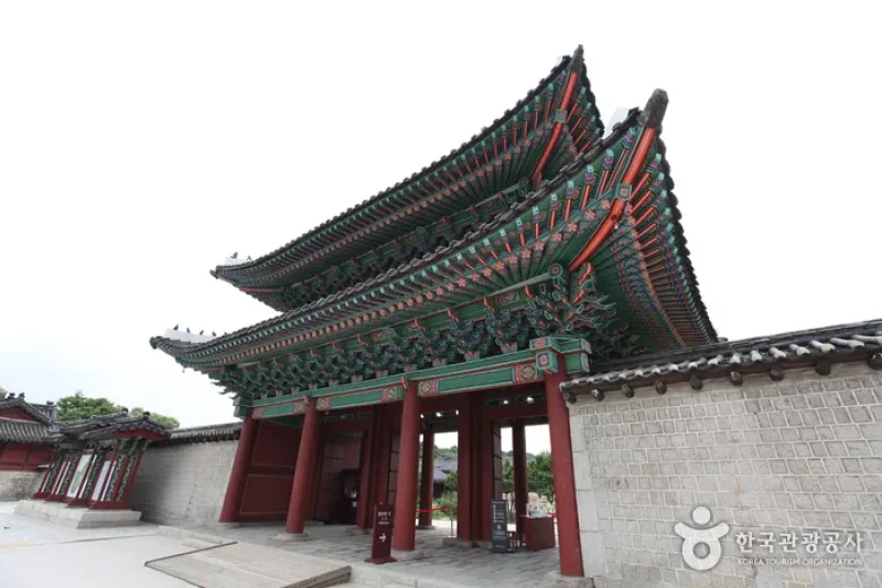 Changgyeonggung Palace Honghwamun Gate  (7/12)