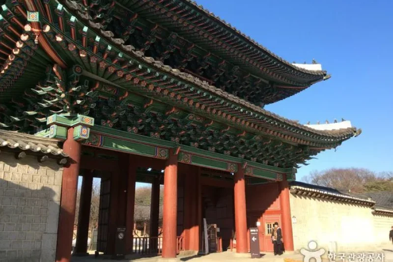 Changgyeonggung Palace Honghwamun Gate  (8/12)