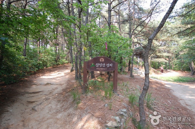 Samseongsan Holy Ground  (2/7)