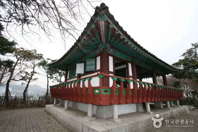 Hyosajeong Pavilion  (1/5)
